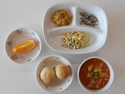 パン、ポトフ、スパゲッティサラダ、キャベツのあえもの、かえりのバター焼き、オレンジ