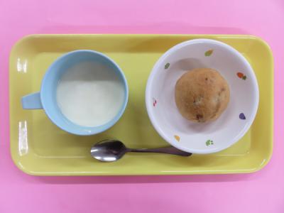 手作りヨーグルト、レーズンパン