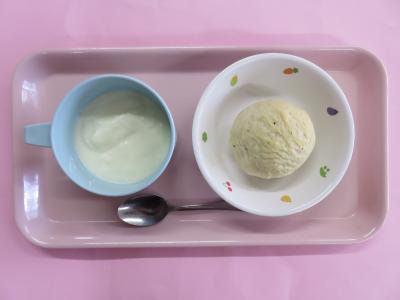 手作りヨーグルト、バジルパン