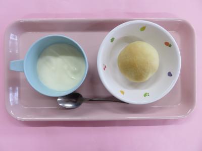 手作りヨーグルト、小豆パン