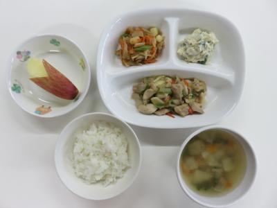 ごはん、鶏肉の野菜あんかけ、白和え、ごぼうサラダ、大根のみそ汁、りんご