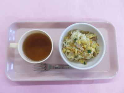 お茶、五目炒めそうめん