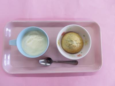 手作りヨーグルト、ごまボーロ