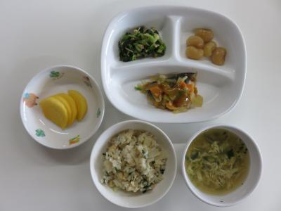 大根ごはん、魚の味噌煮、白花豆の甘煮、チンゲン菜のおひたし、れんこんのすり流し汁、かき